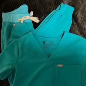 Figs Aqua Blue Scrub Set